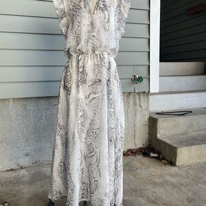 Steve Madden White and Gray Sleeveless Maxi Sundress